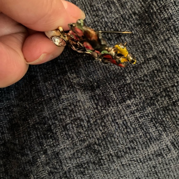 Dutch tulip maid brooch. Old enameled metal. Collectible.Matching boy pin listed - Picture 5 of 7